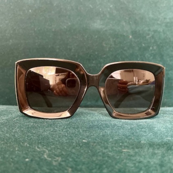 CHANEL SUNGLASSES MUTED GOLD AND BLACK WITH TWEED TEXTURE CC LOGOS - Picture 2 of 10